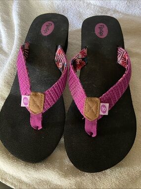 Floopi Black Platform Flip Flops with Pink Straps